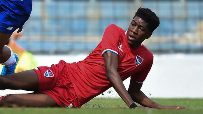 Kevin Ibouka é reforço do Vianense