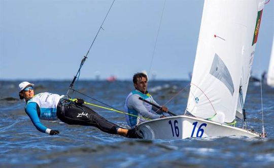 Classe 470 com lugar em Paris-2024 antes regata das medalhas