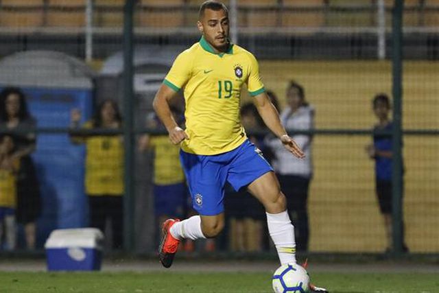 Arthur Cabral ainda sonha com a canarinha