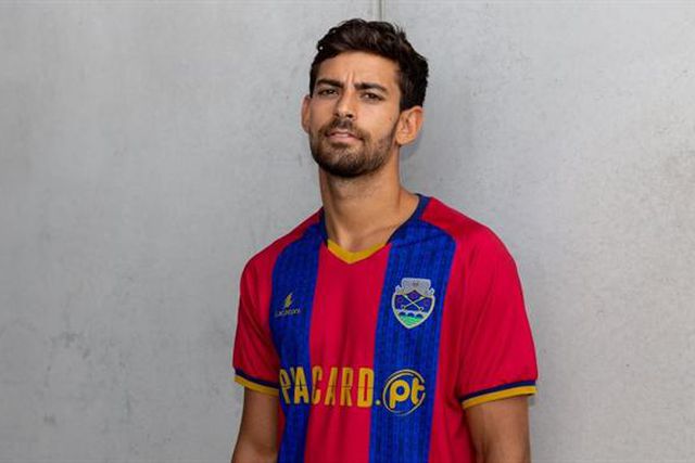 Oficial: Lameiras assina e tem pressa de voltar a jogar