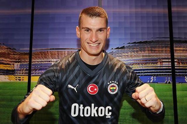 Oficial: internacional croata reforça a baliza