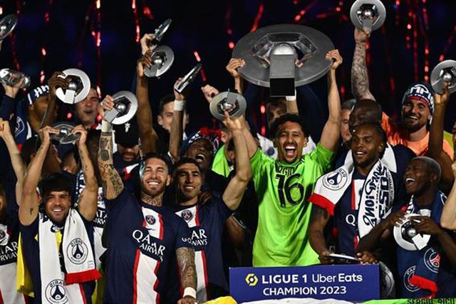 Ligue 1 arranca com revolução no campeão