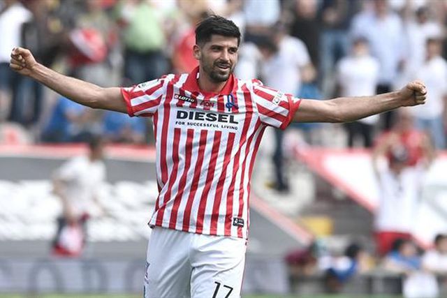 Pescara anuncia renovação com 'bicada' ao futebol árabe