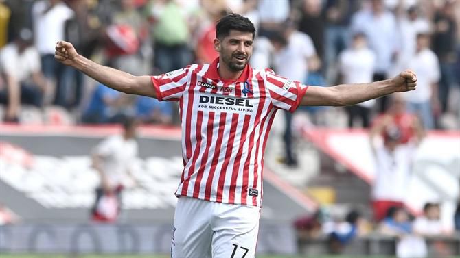Pescara anuncia renovação com 'bicada' ao futebol árabe