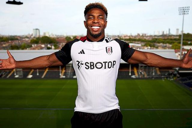 Oficial: Adama Traoré é reforço de Marco Silva