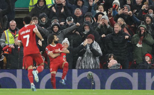 Liverpool dá 'banho' ao Newcastle e é cada vez mais líder