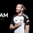 Fulham renova com o capitão Tim Ream