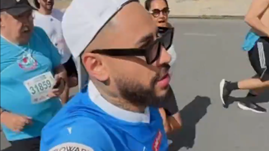 Mesmo lesionado, sósia de Neymar corre na São Silvestre (vídeo)