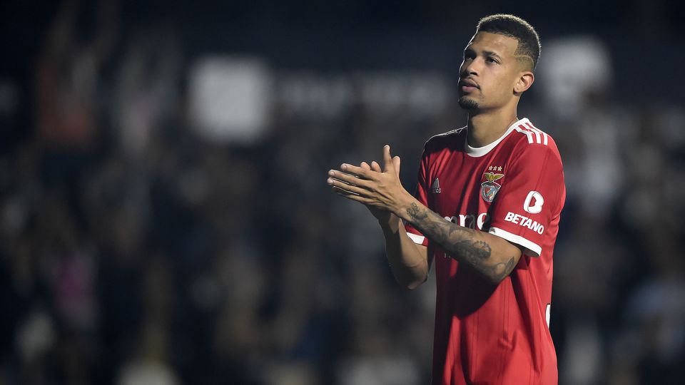 João Victor elege três do Benfica com surpresa no ataque