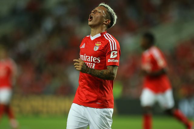 Gianluca Prestianni, extremo argentino do Benfica no jogo com o Fulham, de pré-época (Grafislab)