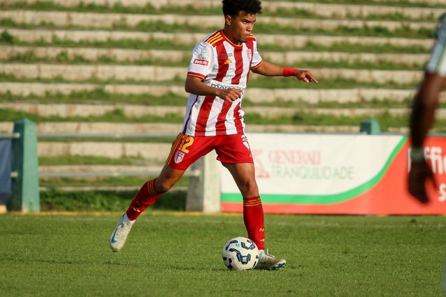 Gustavo Assunção em ação - Foto: Aves SAD