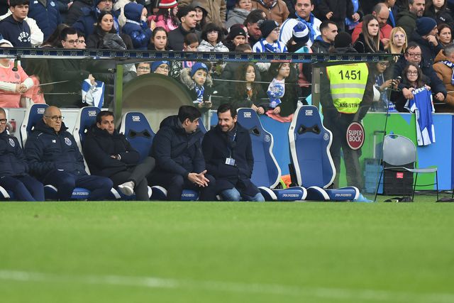 André Villas-Boas assistiu ao treino aberto do FC Porto junto ao relvado - Foto: Rogério Ferreira/KAPTA+
