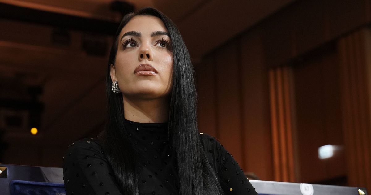 Georgina doa 120 mil euros para tratamento de criança com doença rara