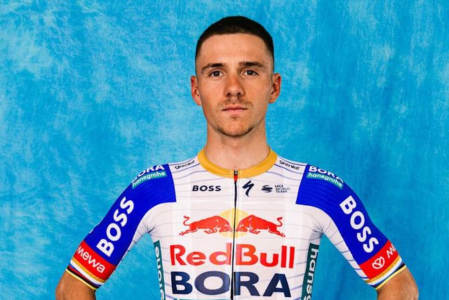 Remco Evenepoel com as novas cores da Red Bull (foto Remco Evenepoel/X)
