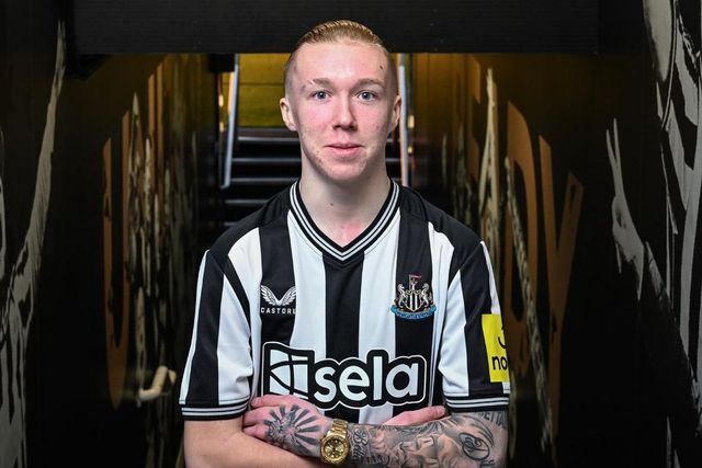 Mercado (oficial): jovem médio troca Manchester City pelo Newcastle