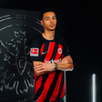 Mercado (oficial): PSG empresta Ekitike ao Frankfurt