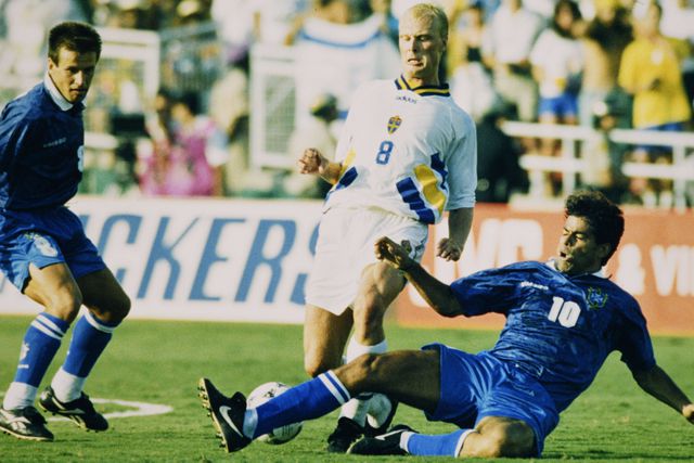 Porque o médio defensivo no Brasil é chamado de volante