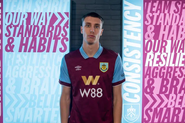 Mercado (oficial): Maxime Estève reforça o Burnley