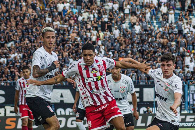 Mercado (oficial): Estrela da Amadora recruta promessa da ‘Copinha’ para os sub-23