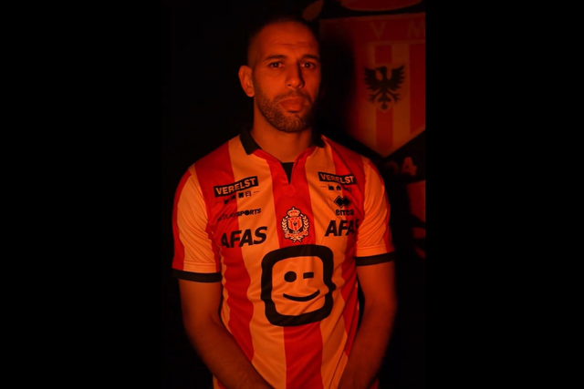 Mercado (oficial): Slimani regressa ao futebol europeu