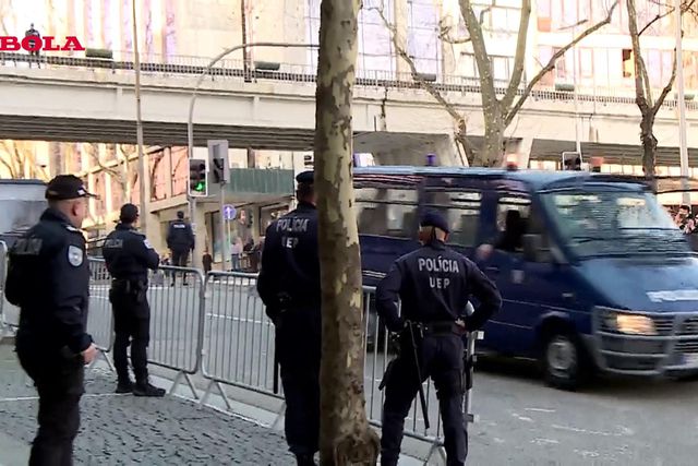 A chegada dos detidos ao TIC do Porto