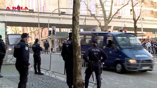 A chegada dos detidos ao TIC do Porto