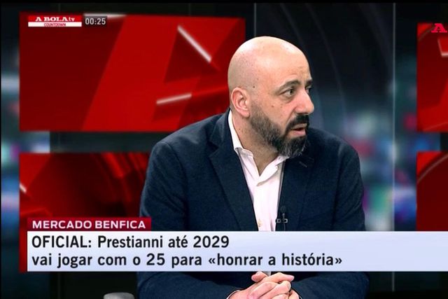 Schmidt? «Como é que um treinador que tem como grande argumento a pressão alta ainda não resolveu isso este ano?»