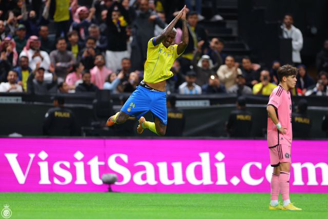 Sem Ronaldo (e com Messi durante 7 minutos), Al Nassr destrói Inter Miami