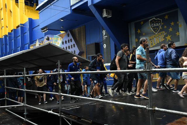 Porque os adeptos do Boca Juniors se chamam xeneizes ou bosteros