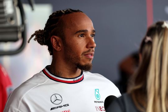 Lewis Hamilton faz primeira declaração sobre troca da Mercedes pela Ferrari