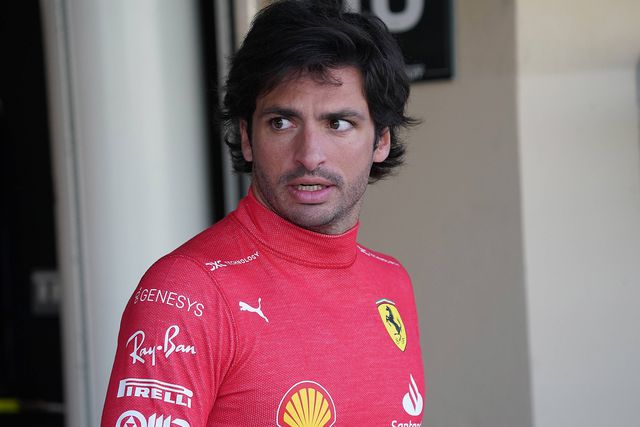 Carlos Sainz anuncia a saída da Ferrari para dar lugar a Hamilton
