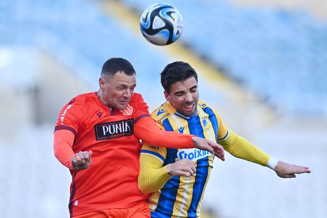 APOEL de Sá Pinto goleia com bis de ex-Benfica B