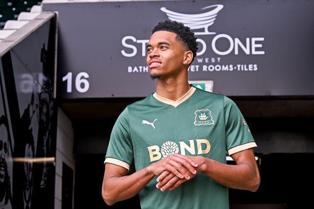 Mercado (oficial): Lino Sousa sai do Arsenal, assina pelo Aston Villa e é emprestado