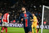 Marco Asensio frustrado por desperdiçar uma oportunidade pelo PSG