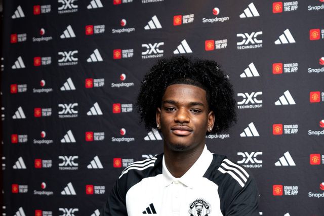 Ayden Heaven assinou contrato com Manchester United até 2029
