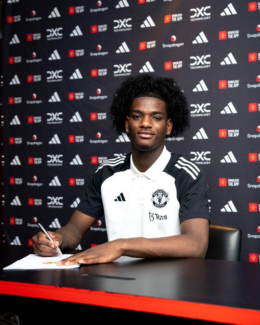 Ayden Heaven assinou contrato com Manchester United até 2029