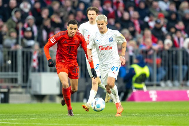 Jamal Musiala no jogo com o Heidenheim
