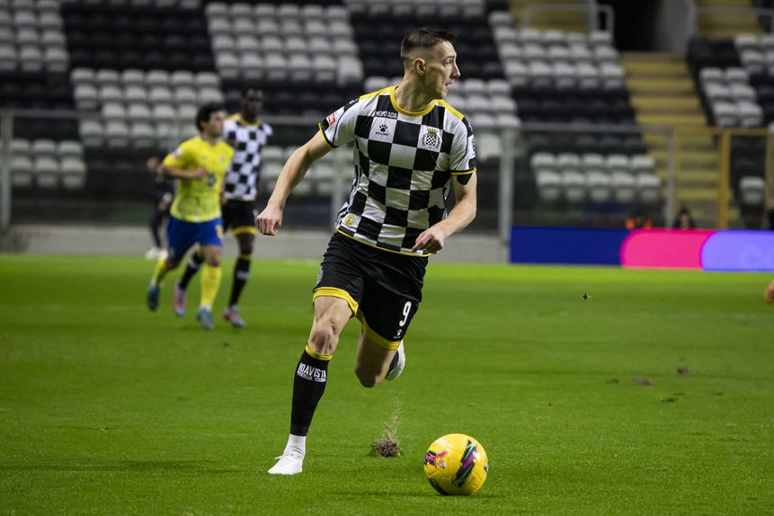 Bozenik de saída para a MLS