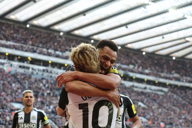 Jacob Murphy festeja golo