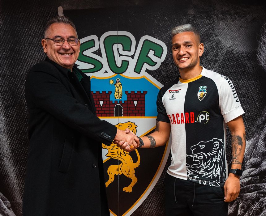 Rony Lopes apresentado como reforço do Farense