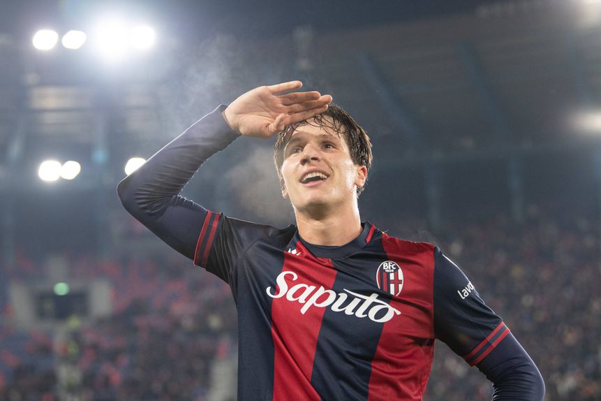 Giovanni Fabbian a celebrar o segundo golo do Bolonha no encontro