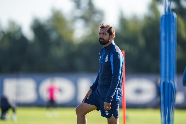 Óscar Tojo esteve na equipa técnica de Vítor Bruno, na última temporada