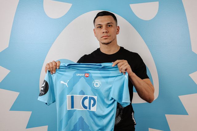 Armann Taranis à espera que o Boavista levante impedimentos na FIFA