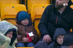 Pai rouba nuggets a criança, o estádio todo vê e… o resto é magia