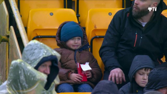 Pai rouba nuggets a criança, o estádio todo vê e… o resto é magia