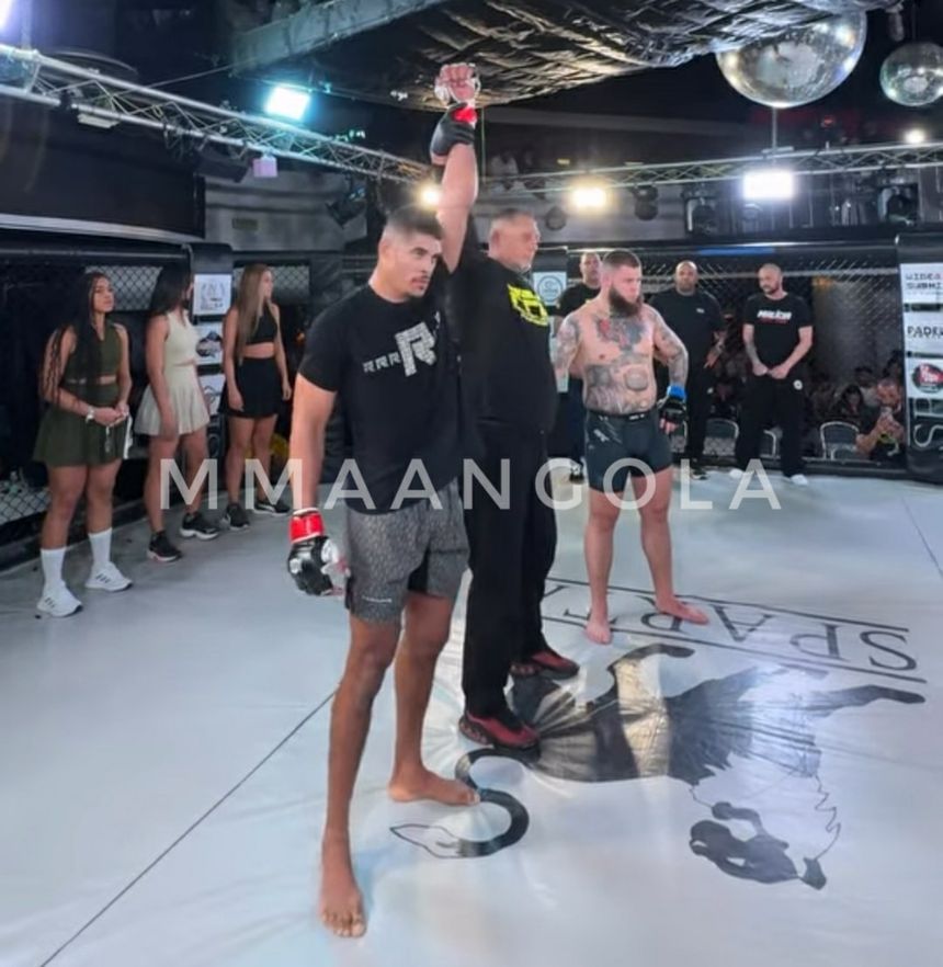 Mário Stefan no momento em que é declarado vencedor no combate com Constantin Vasilachi, de Andorra