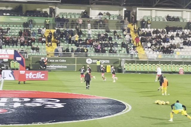 Entrada dos jogadores do Benfica para aquecimento