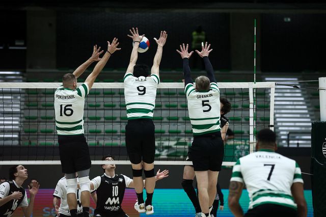 Sporting vence com autoridade e volta a fugir ao Benfica