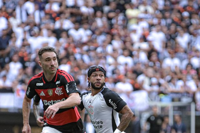 Corinthians vence Flamengo e conquista a primeira taça do ano