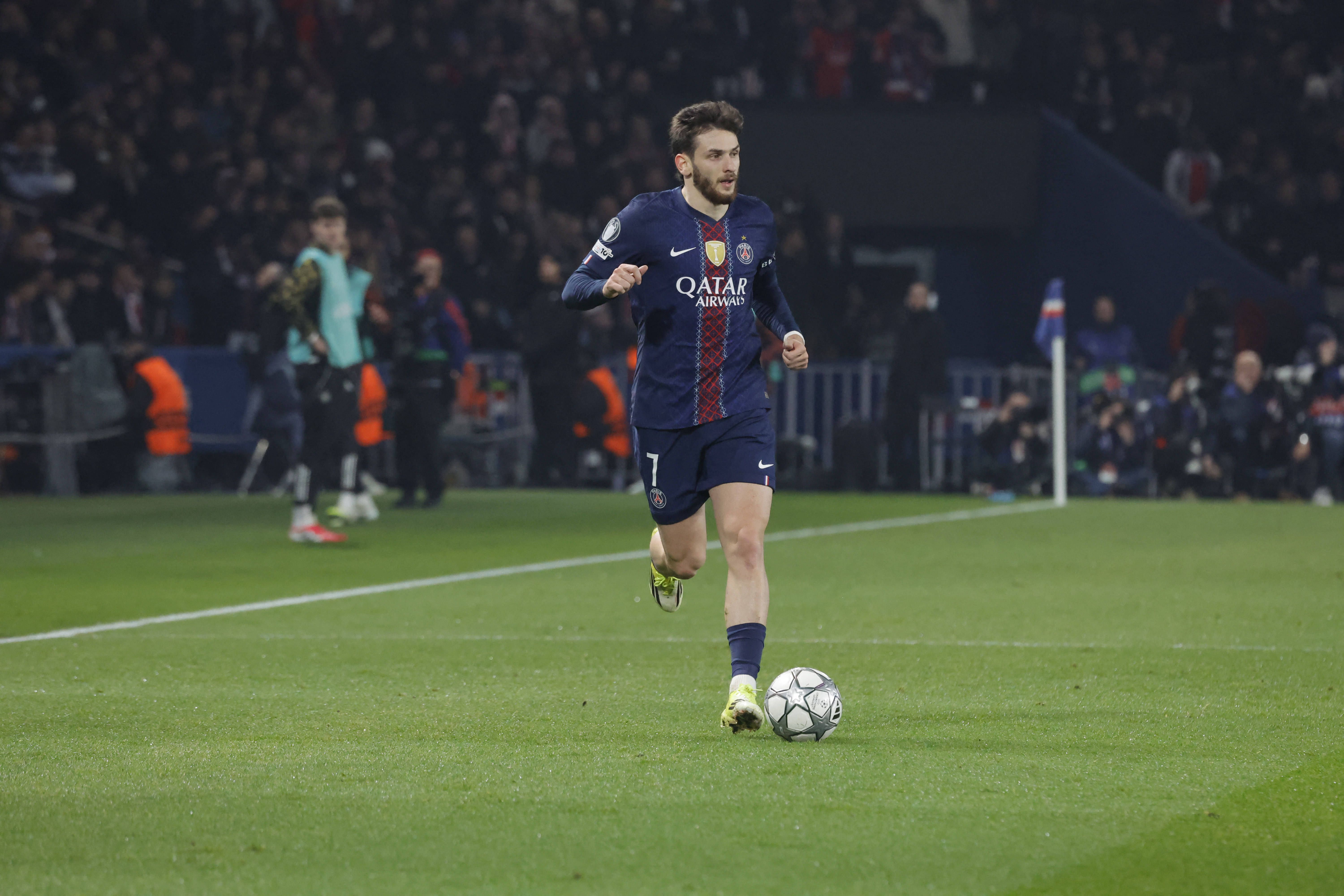 8. Kvaratskhelia - Trocou o Nápoles pelo PSG em 2025, a troco de 70 milhões de euros